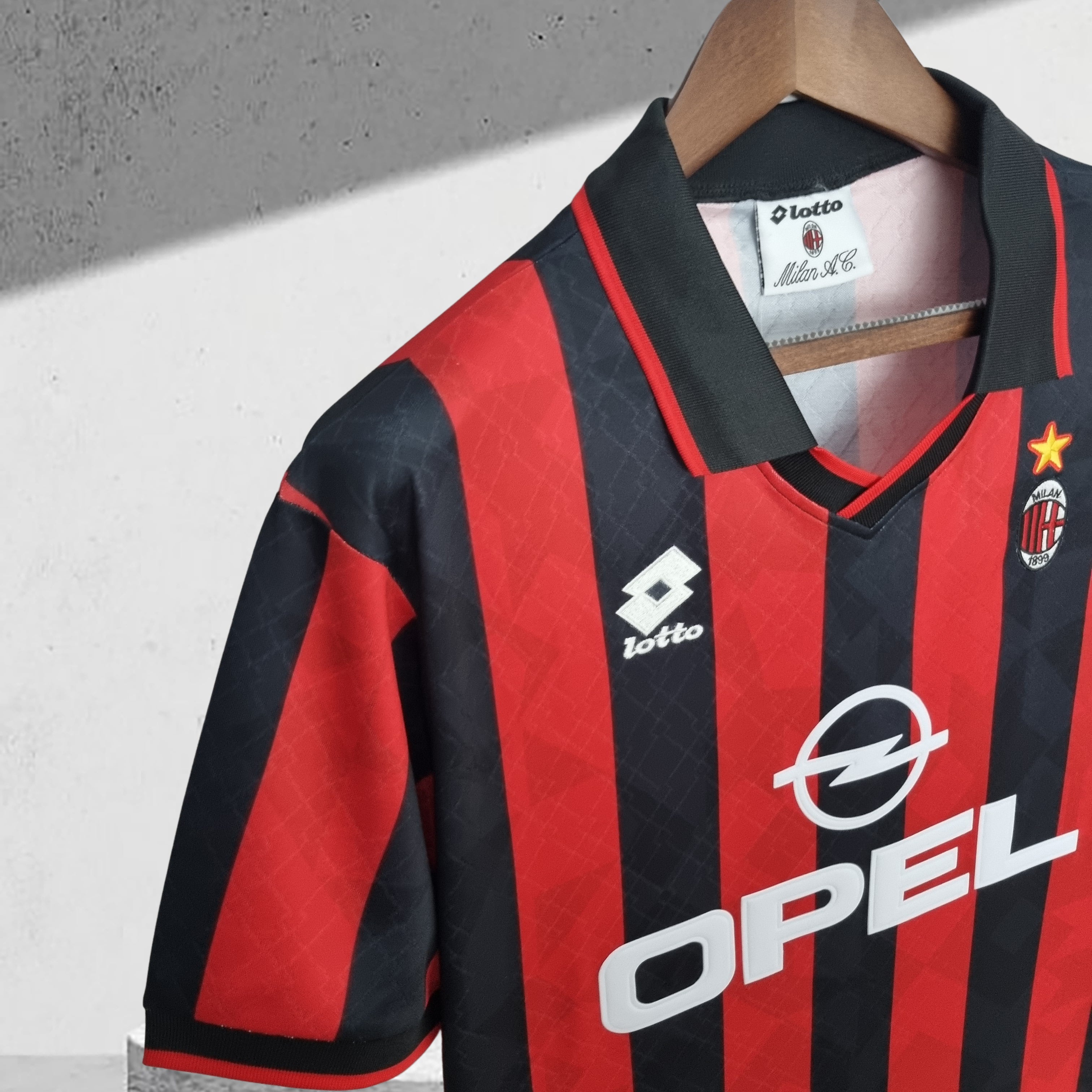 AC Milan 1995–1996 Hjemmedrakt