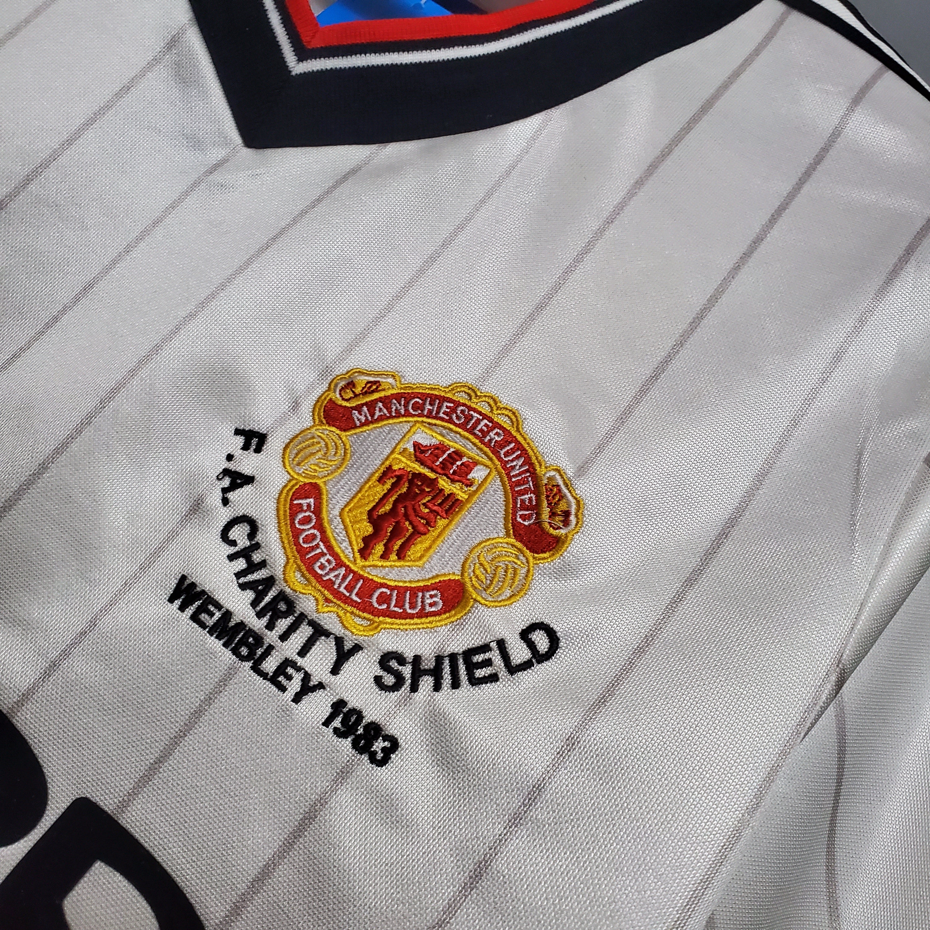 Manchester United 1983 FA Charity Shield-drakt