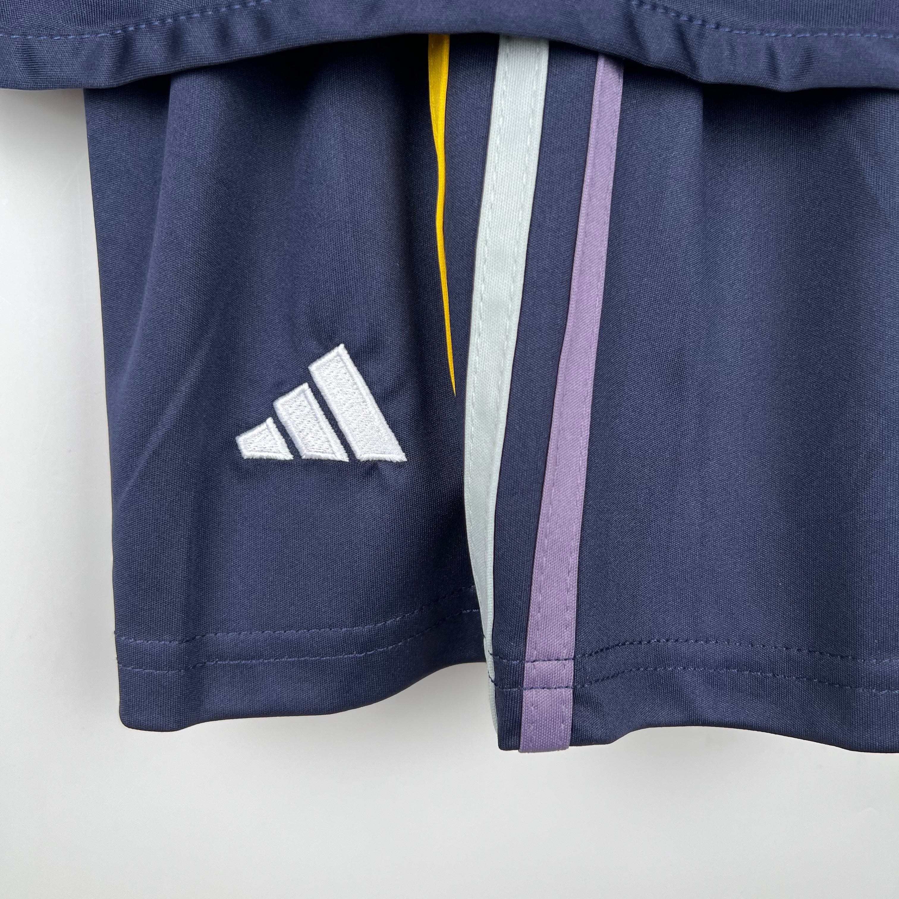 Real Madrid 2023–2024 Bortedrakt Mini-Kit Barn
