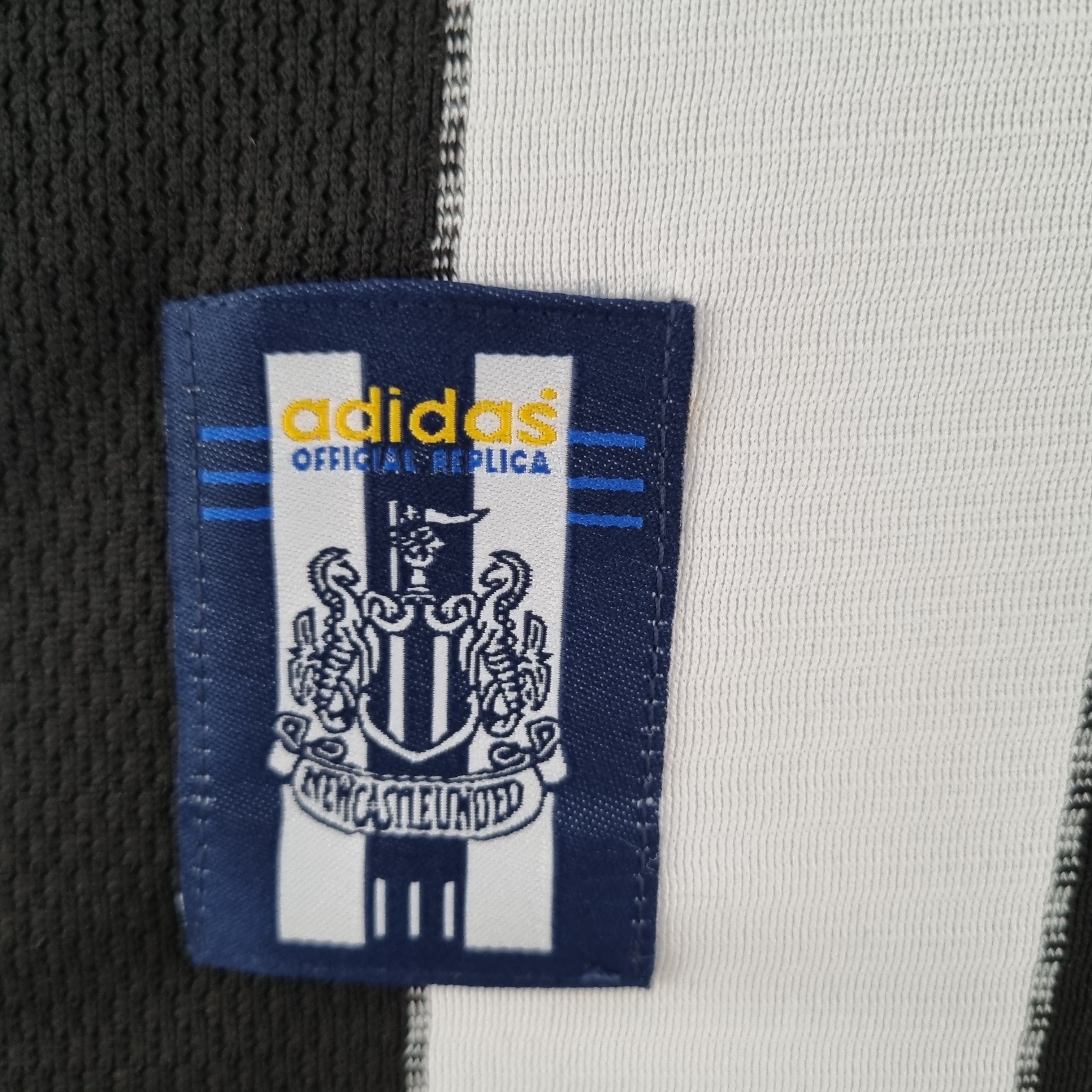 Newcastle United 2000–2001 Hjemmedrakt