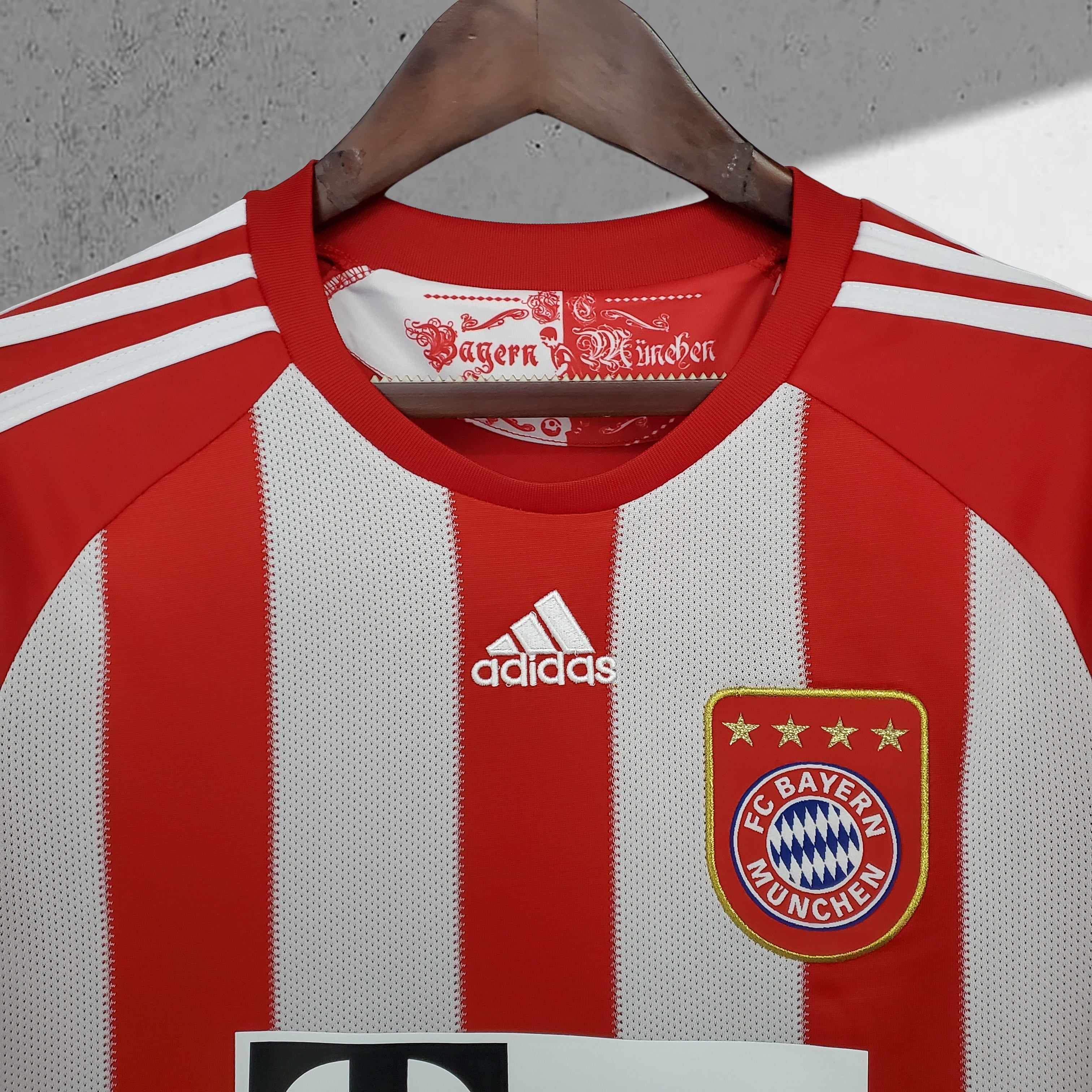 Bayern München 2010–2011 Hjemmedrakt