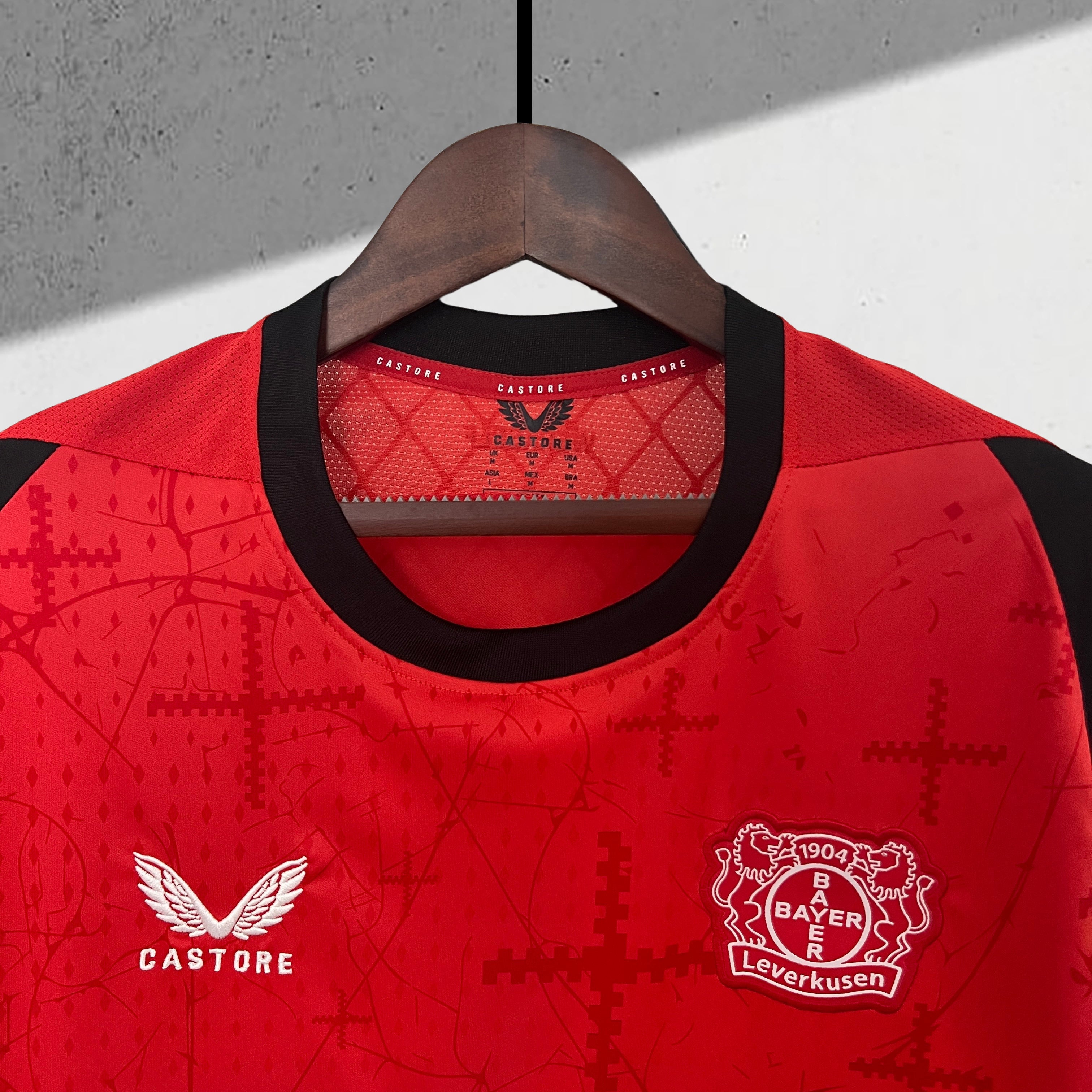 Bayer 04 Leverkusen 2024–2025 Hjemmedrakt