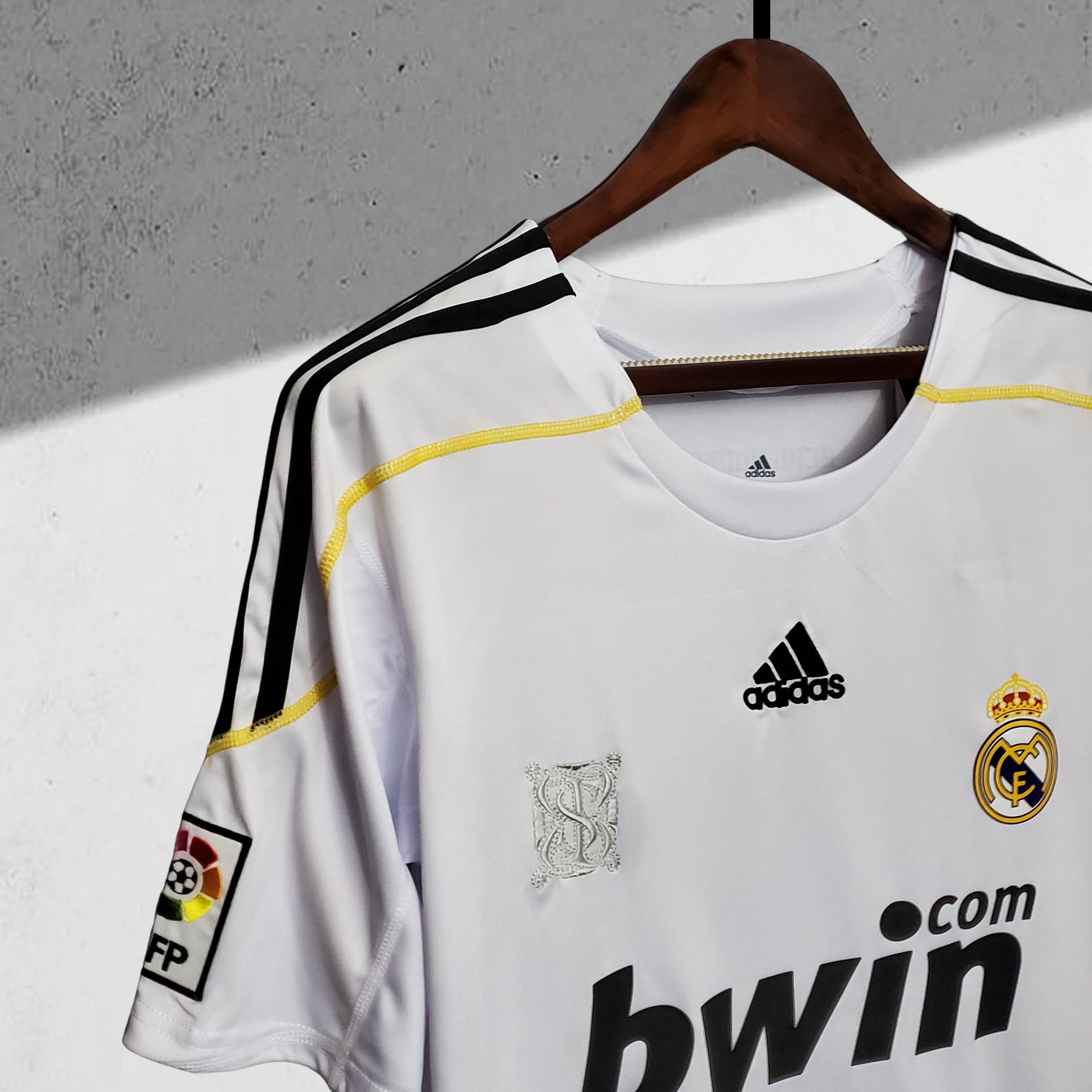 Real Madrid 2009–2010 Hjemmedrakt