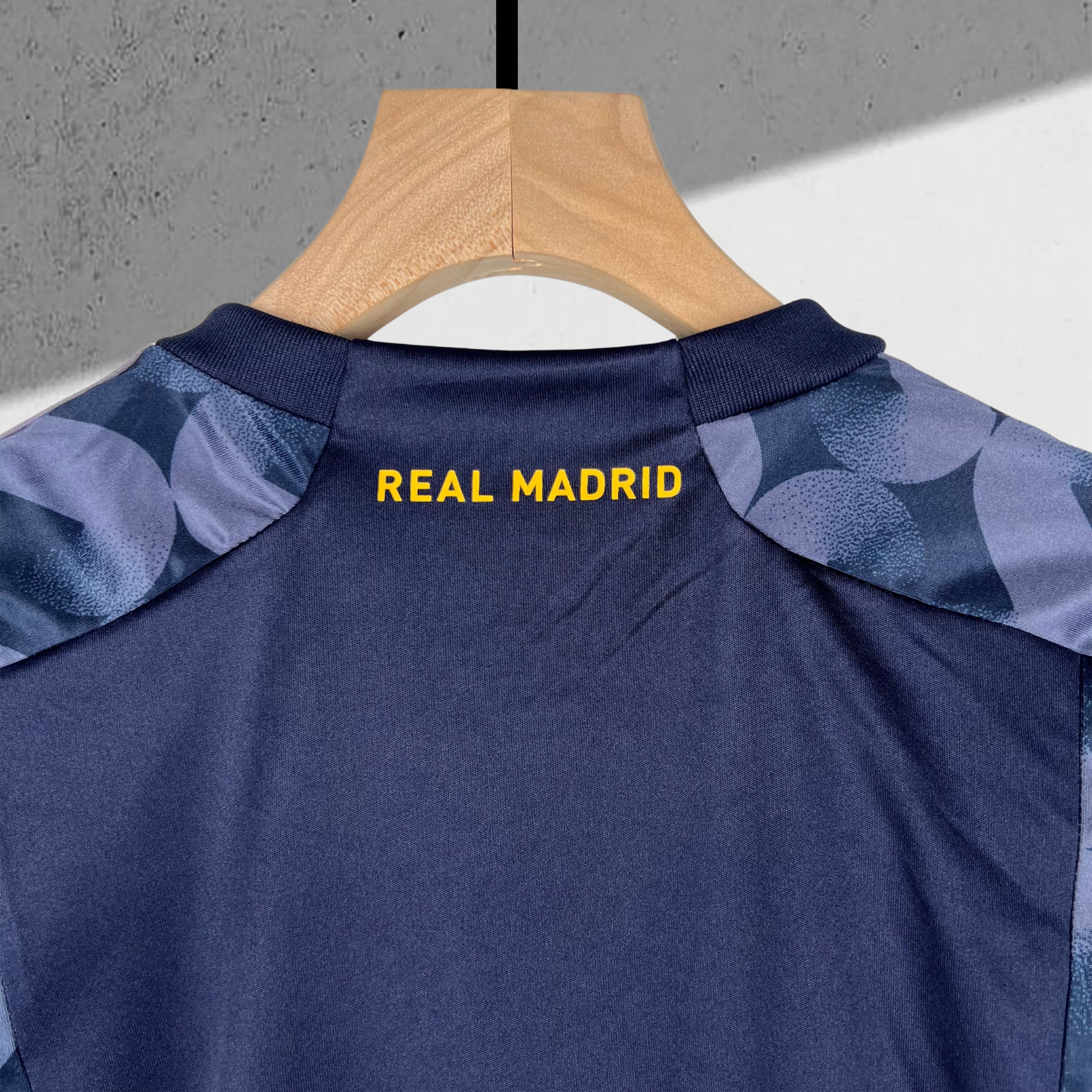 Real Madrid 2023–2024 Bortedrakt Mini-Kit Barn