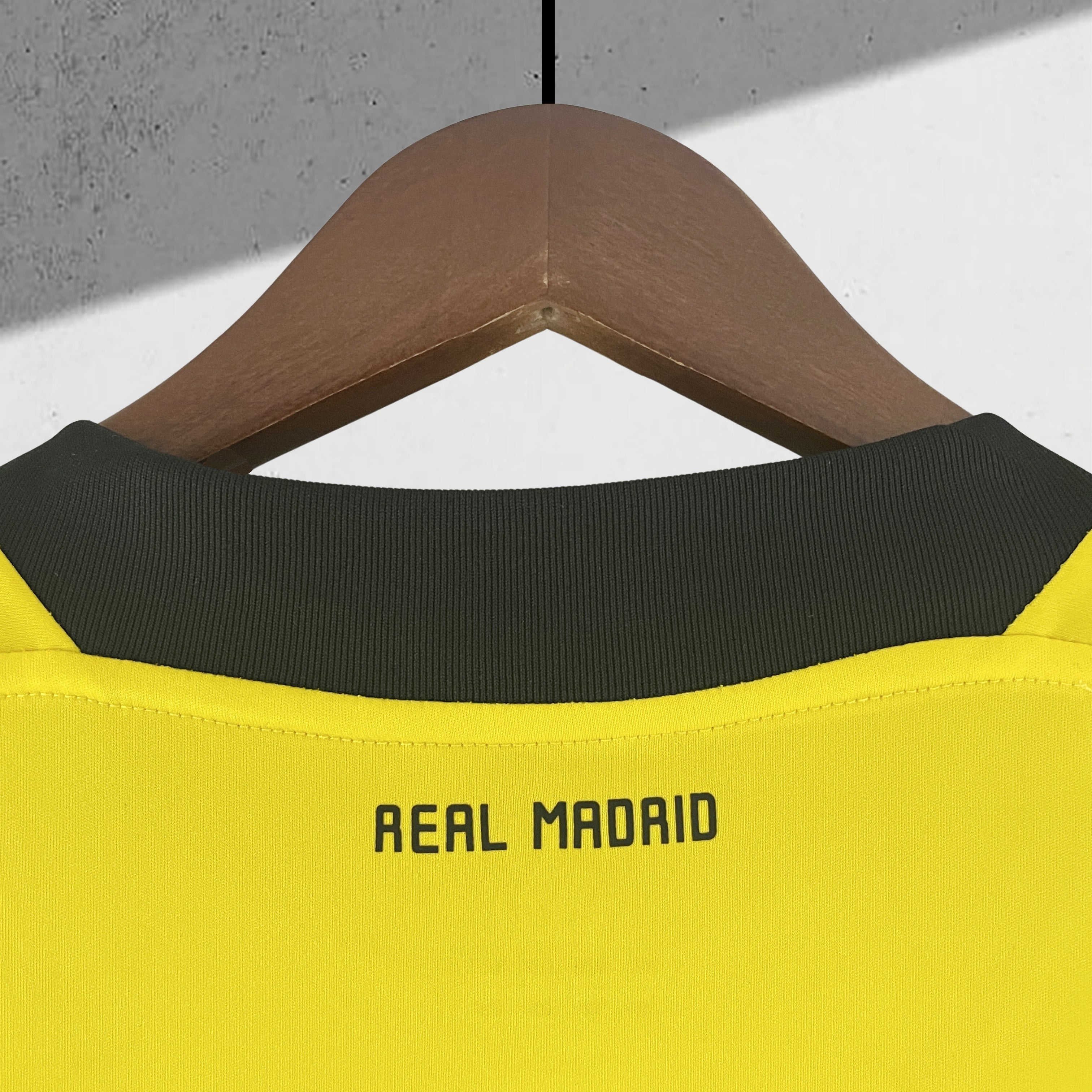 Real Madrid 2011–2012 Keeperdrakt