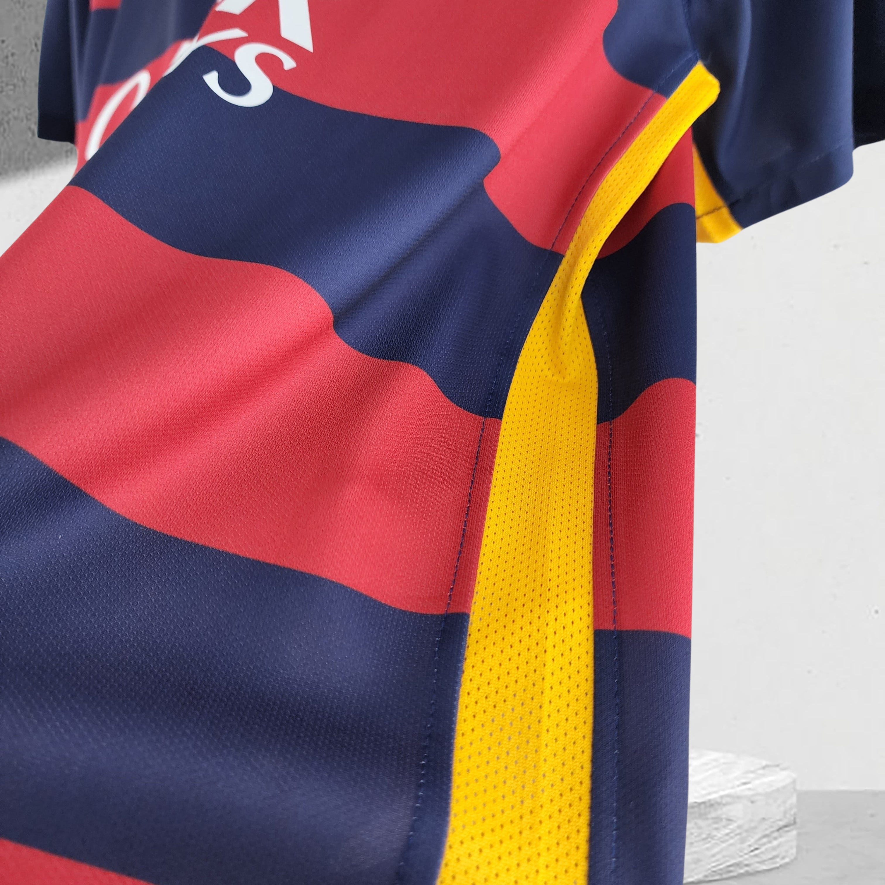 Barcelona 2015–2016 Hjemmedrakt
