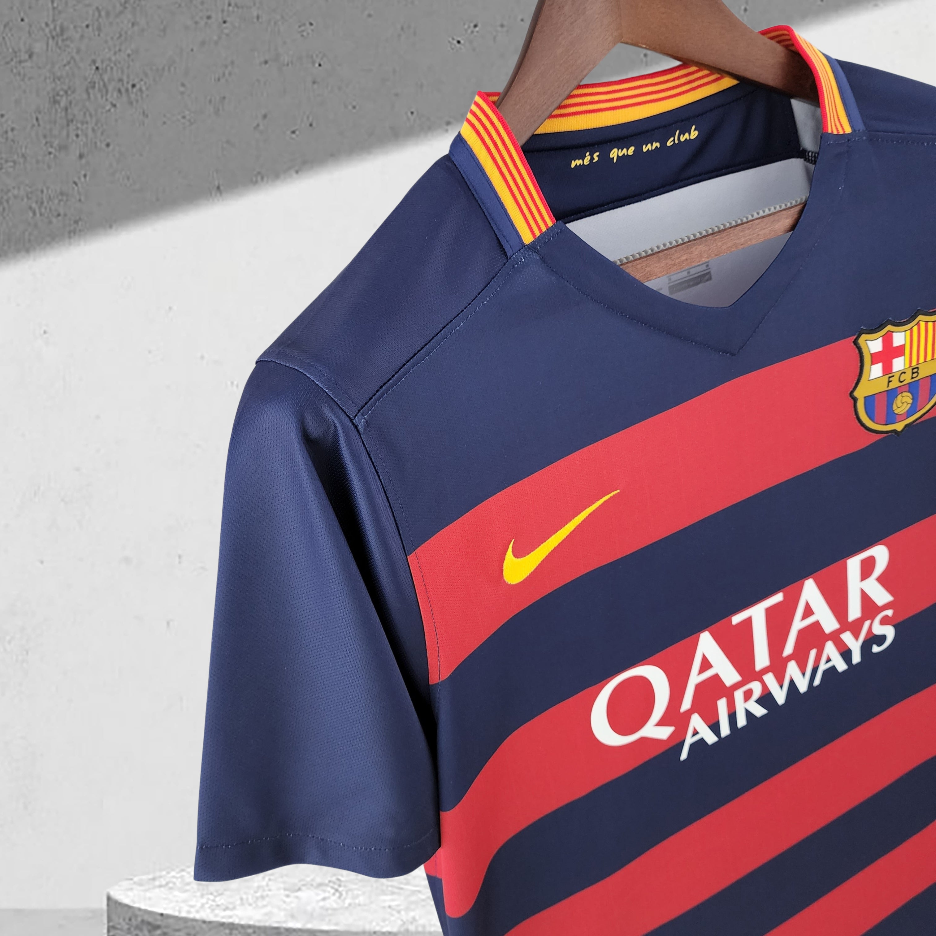 Barcelona 2015–2016 Hjemmedrakt