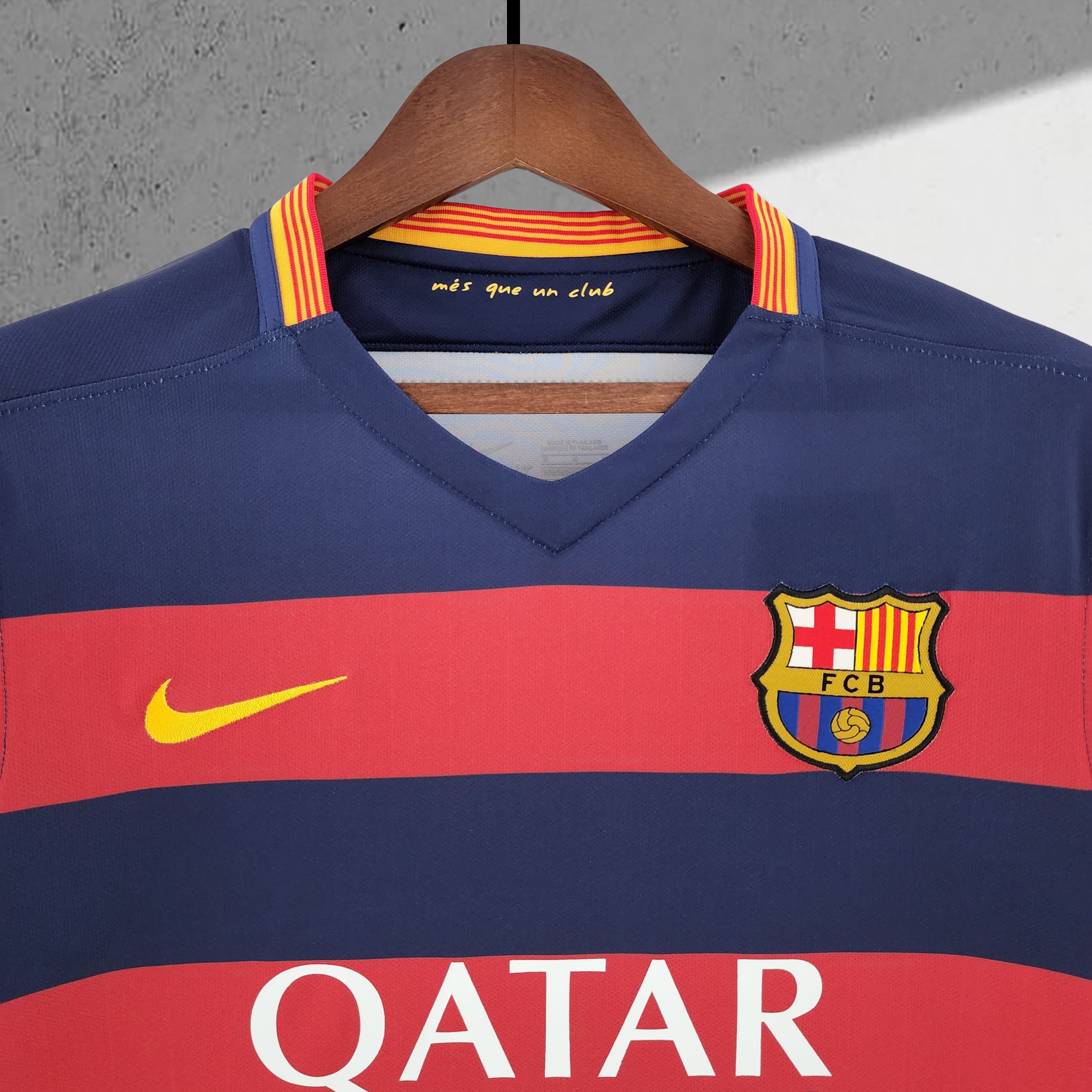 Barcelona 2015–2016 Hjemmedrakt