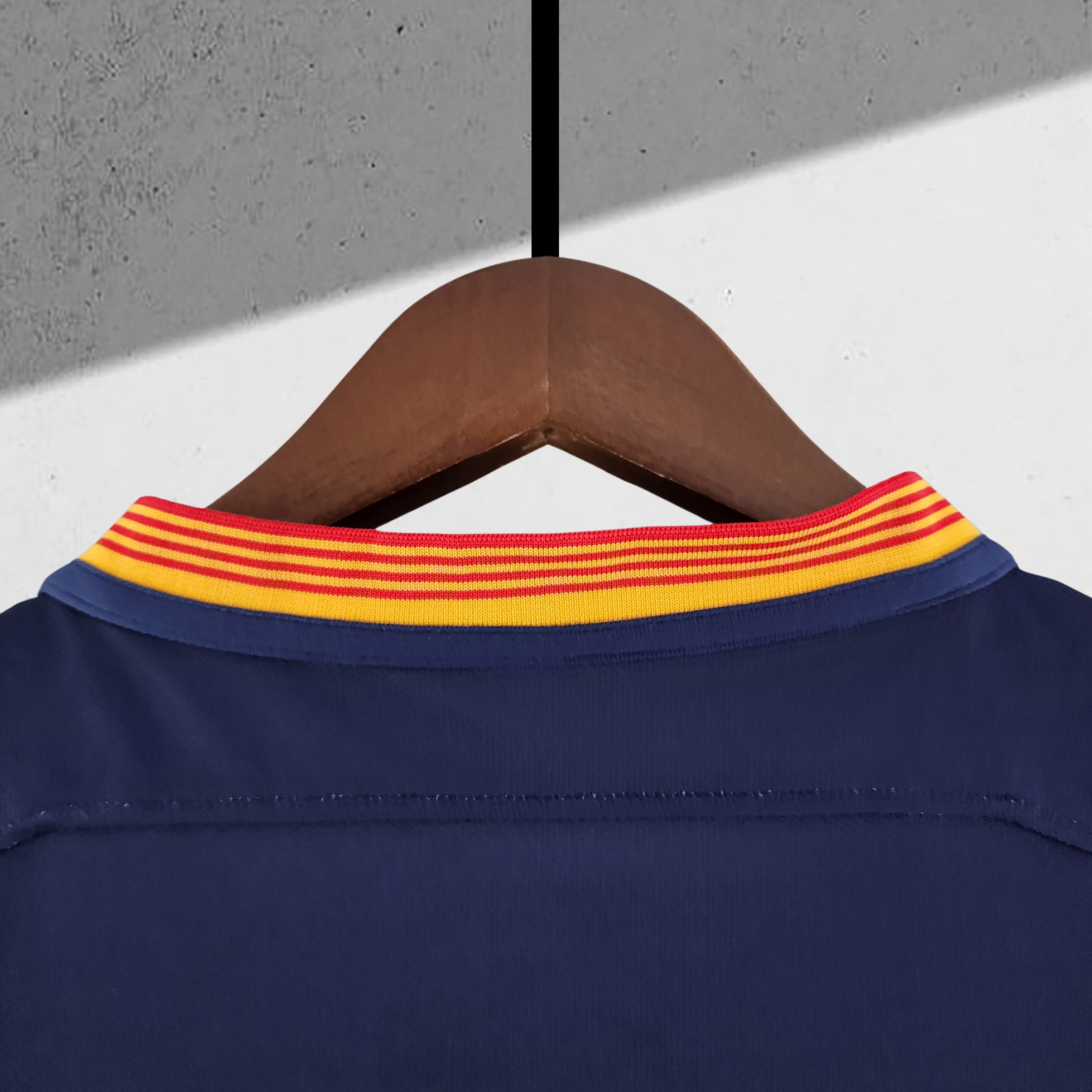Barcelona 2015–2016 Hjemmedrakt