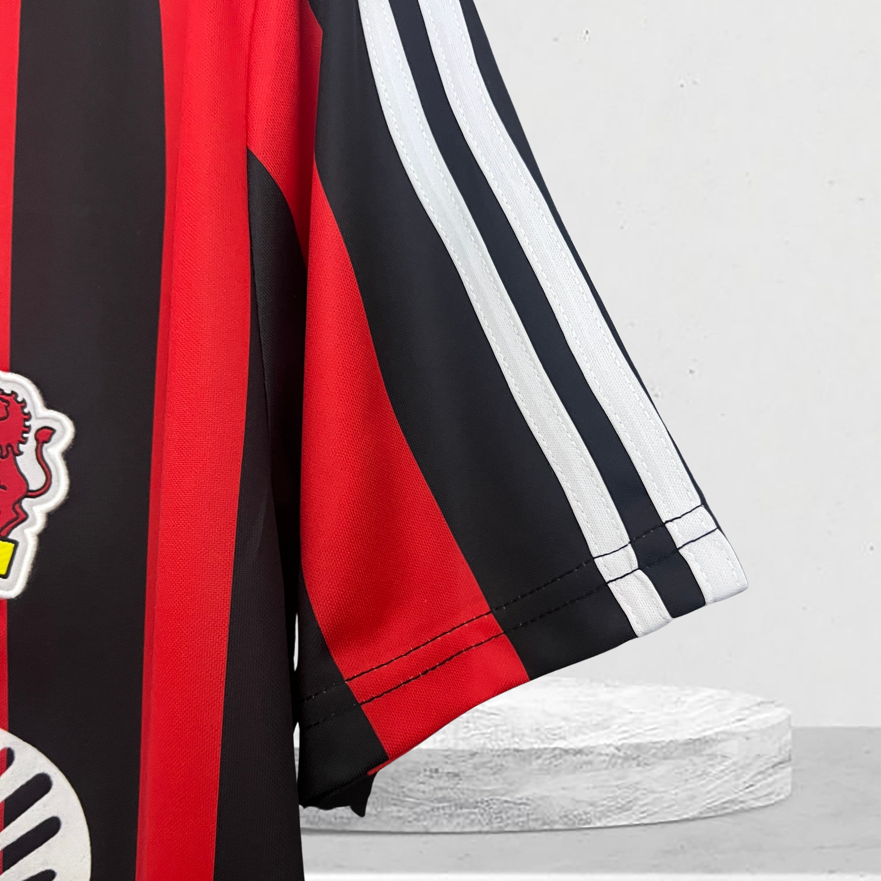 Bayer 04 Leverkusen 2001–2002 Hjemmedrakt