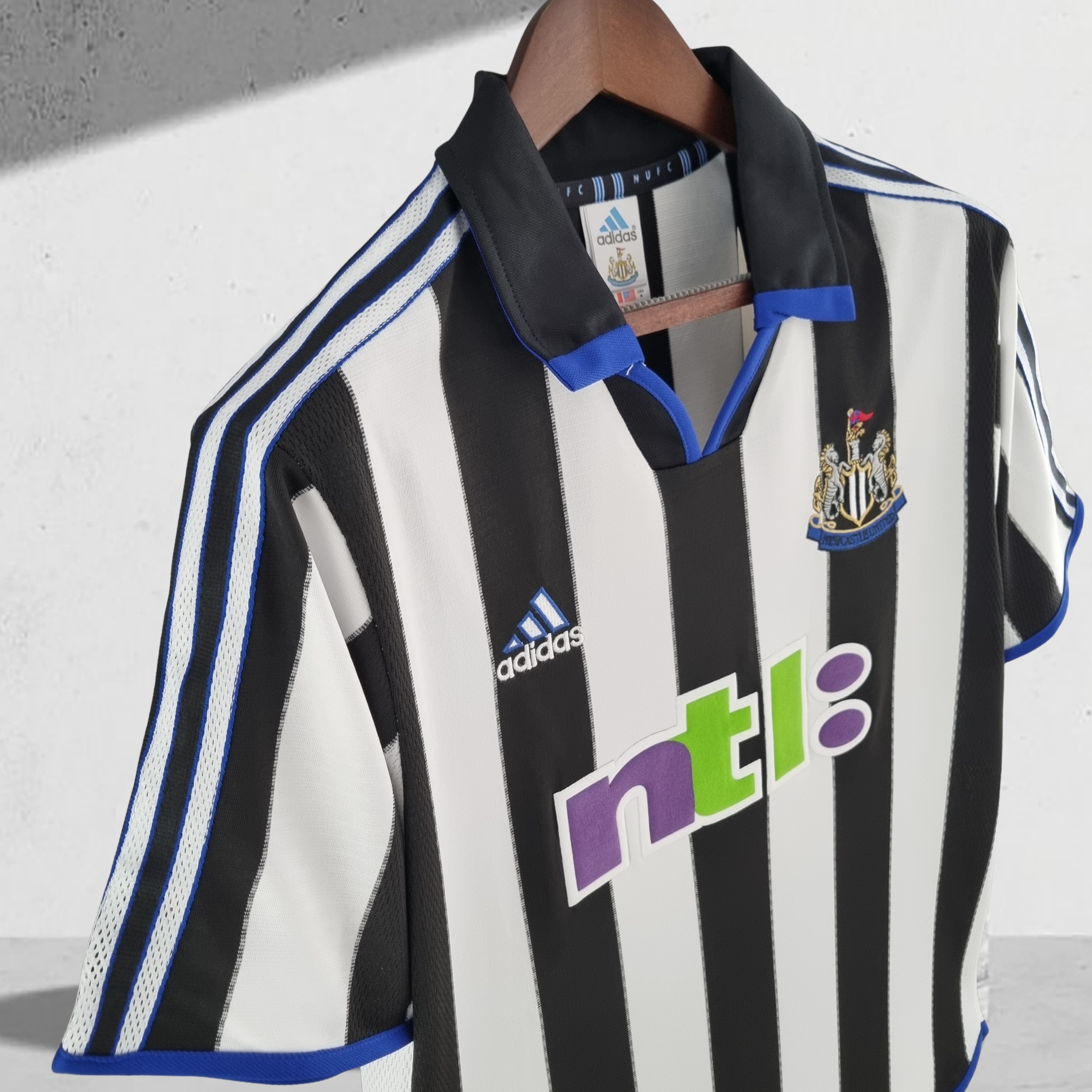 Newcastle United 2000–2001 Hjemmedrakt