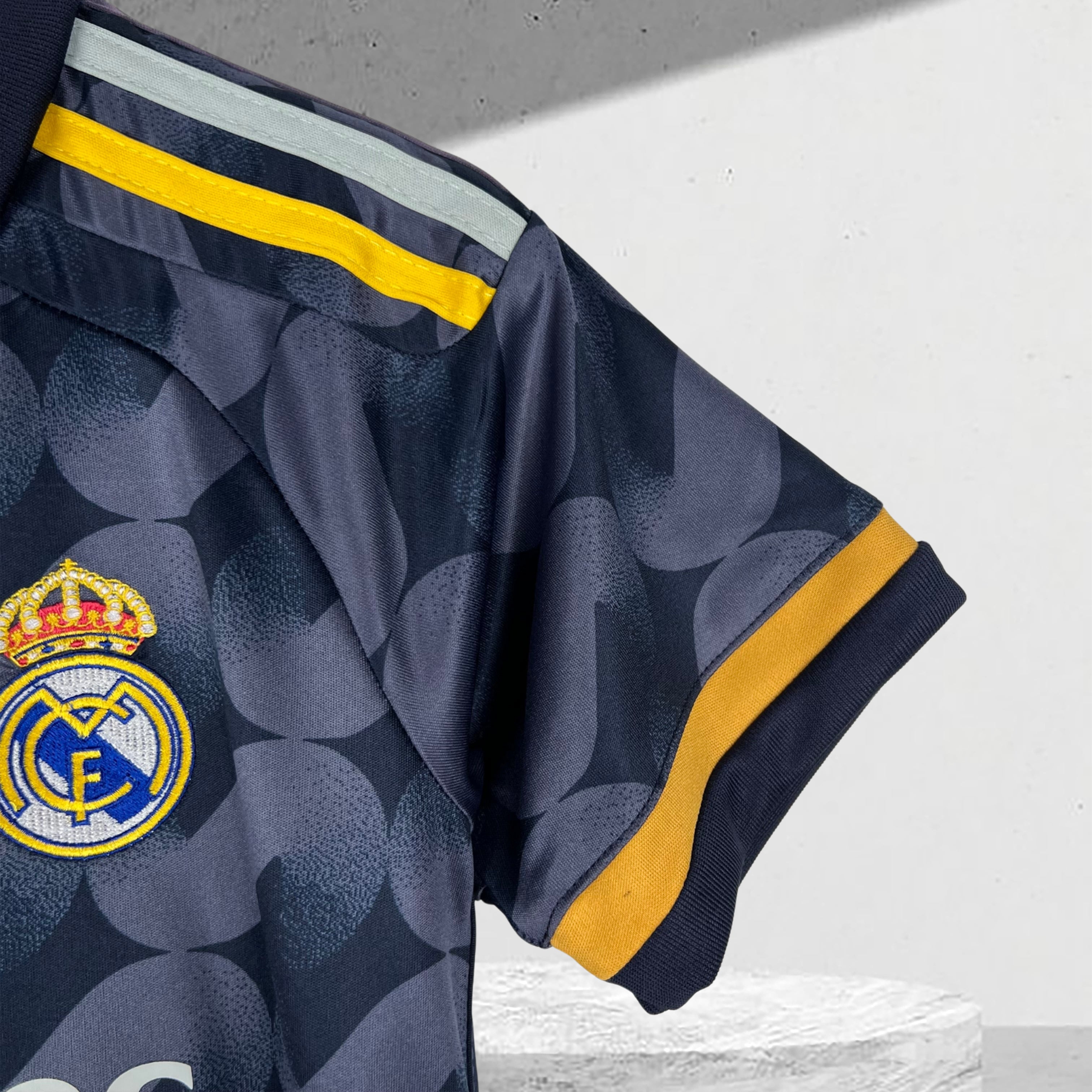 Real Madrid 2023–2024 Bortedrakt Mini-Kit Barn