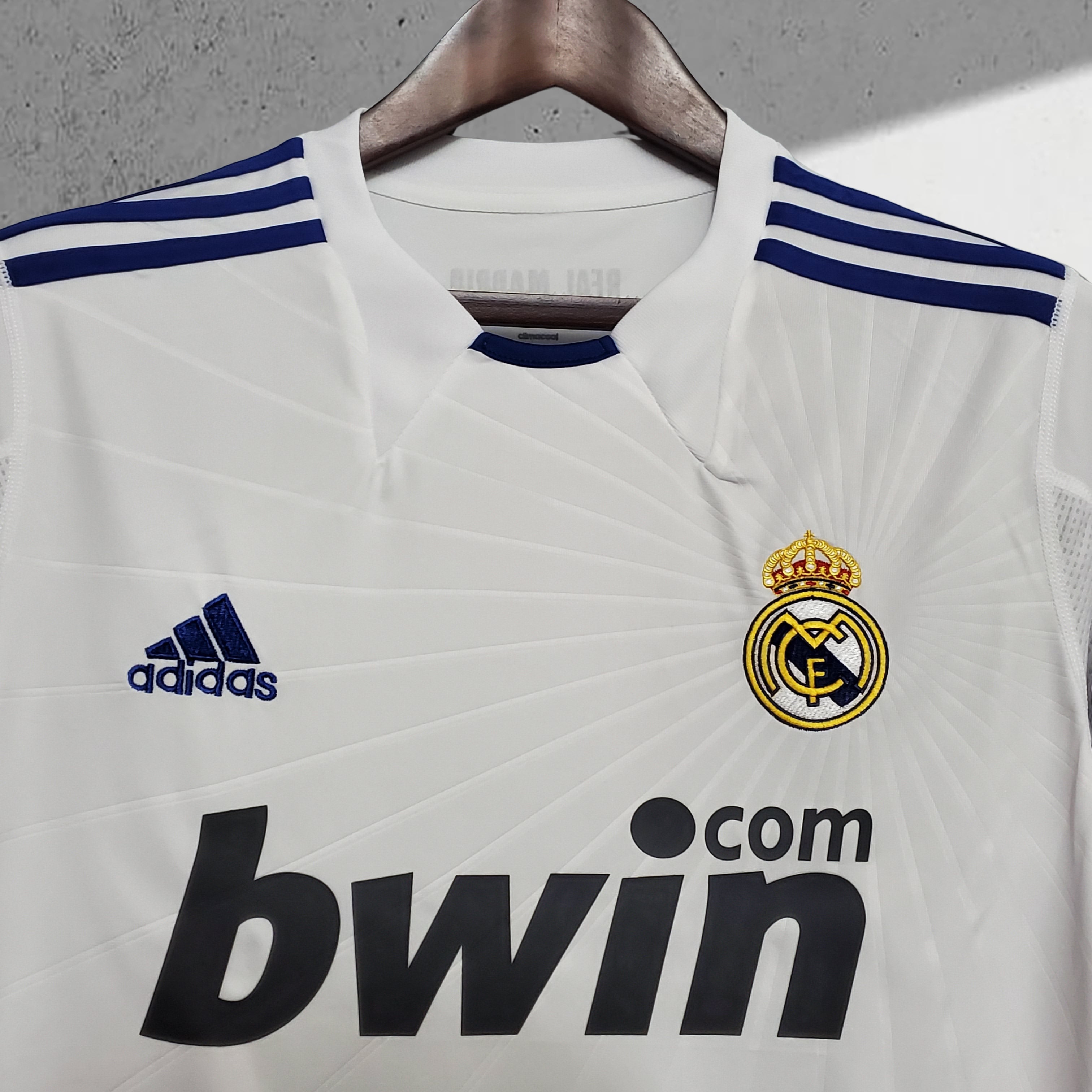 Real Madrid 2010–2011 Hjemmedrakt