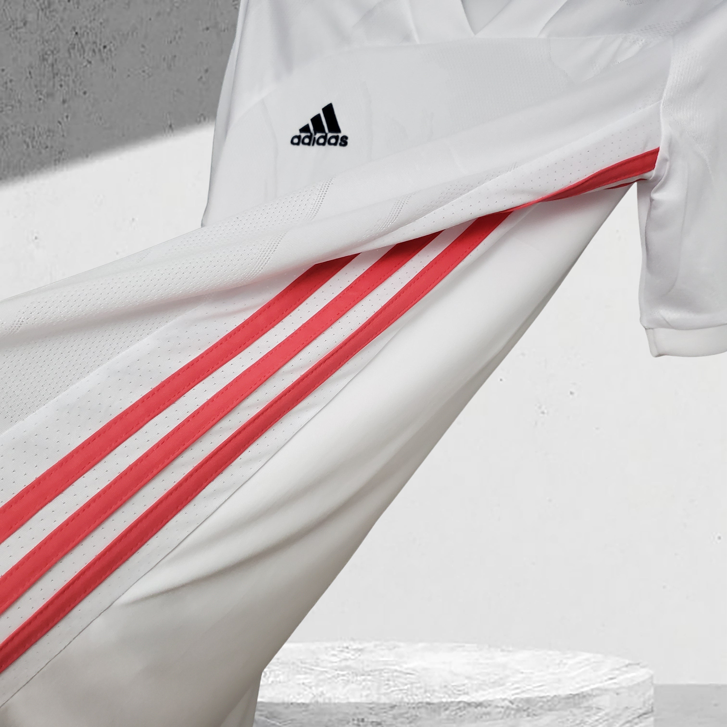 Real Madrid 2020–2021 Hjemmedrakt