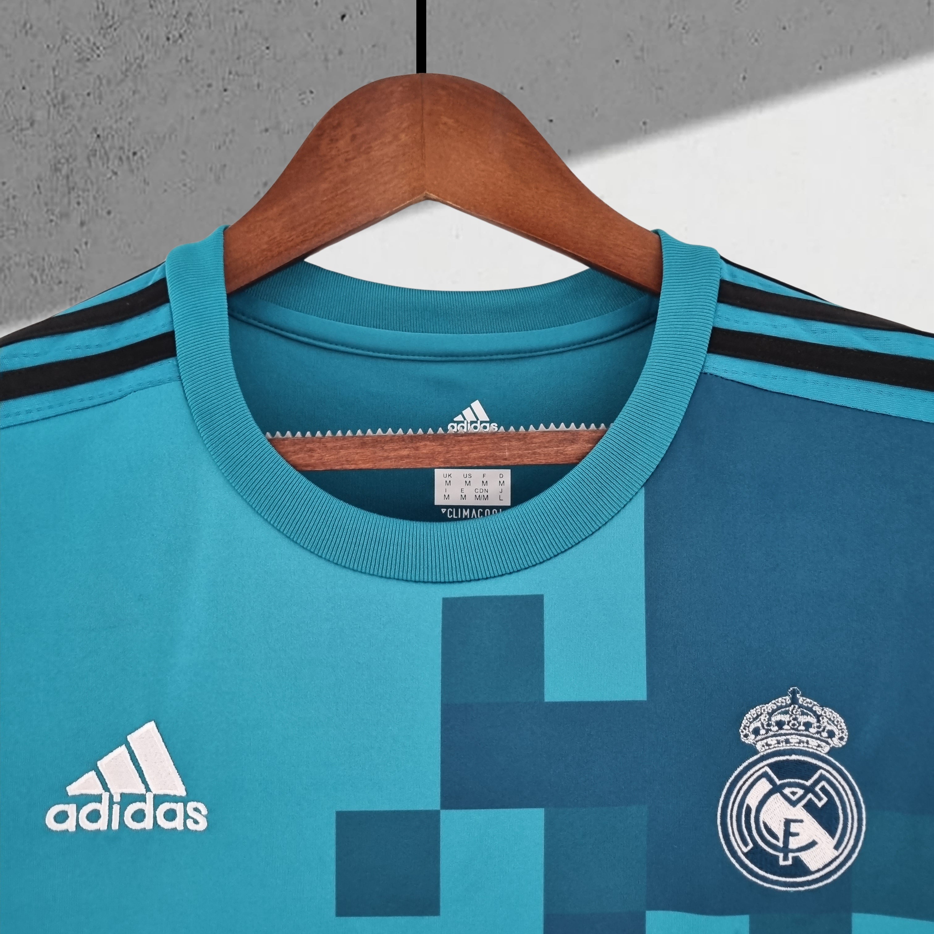 Real Madrid 2017–2018 Tredjedrakt