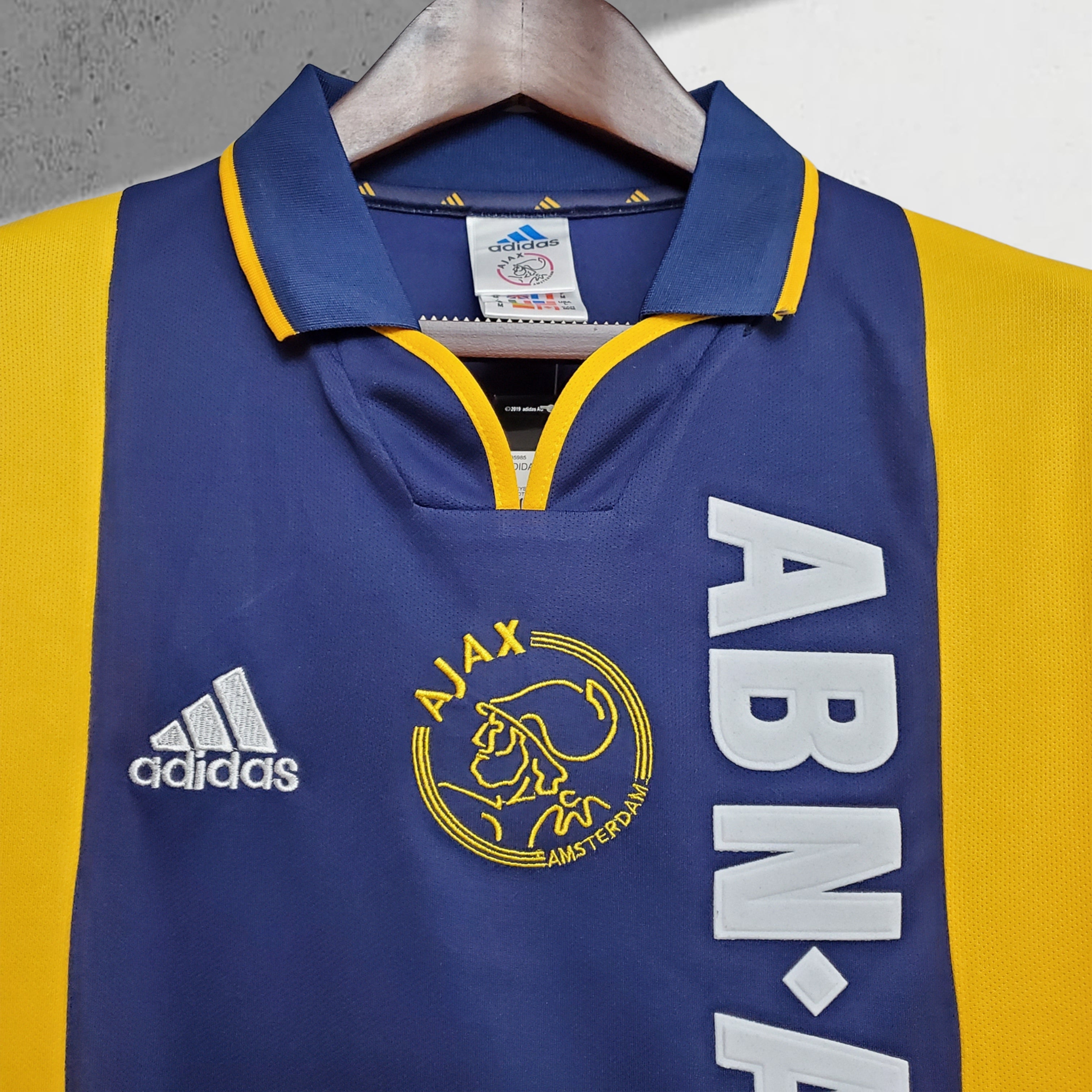 Ajax 2000–2001 Bortedrakt