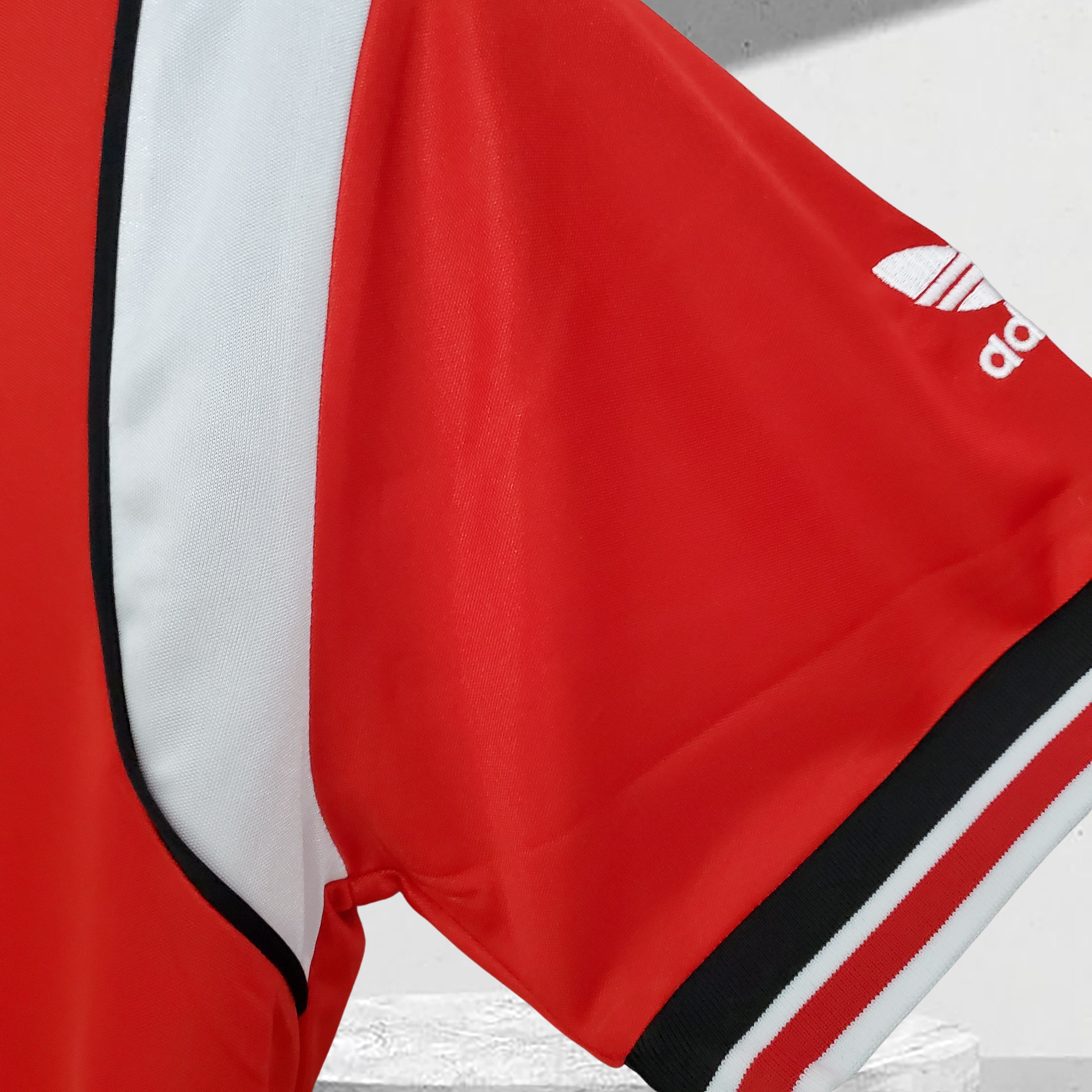 Manchester United 1985–1986 Hjemmedrakt