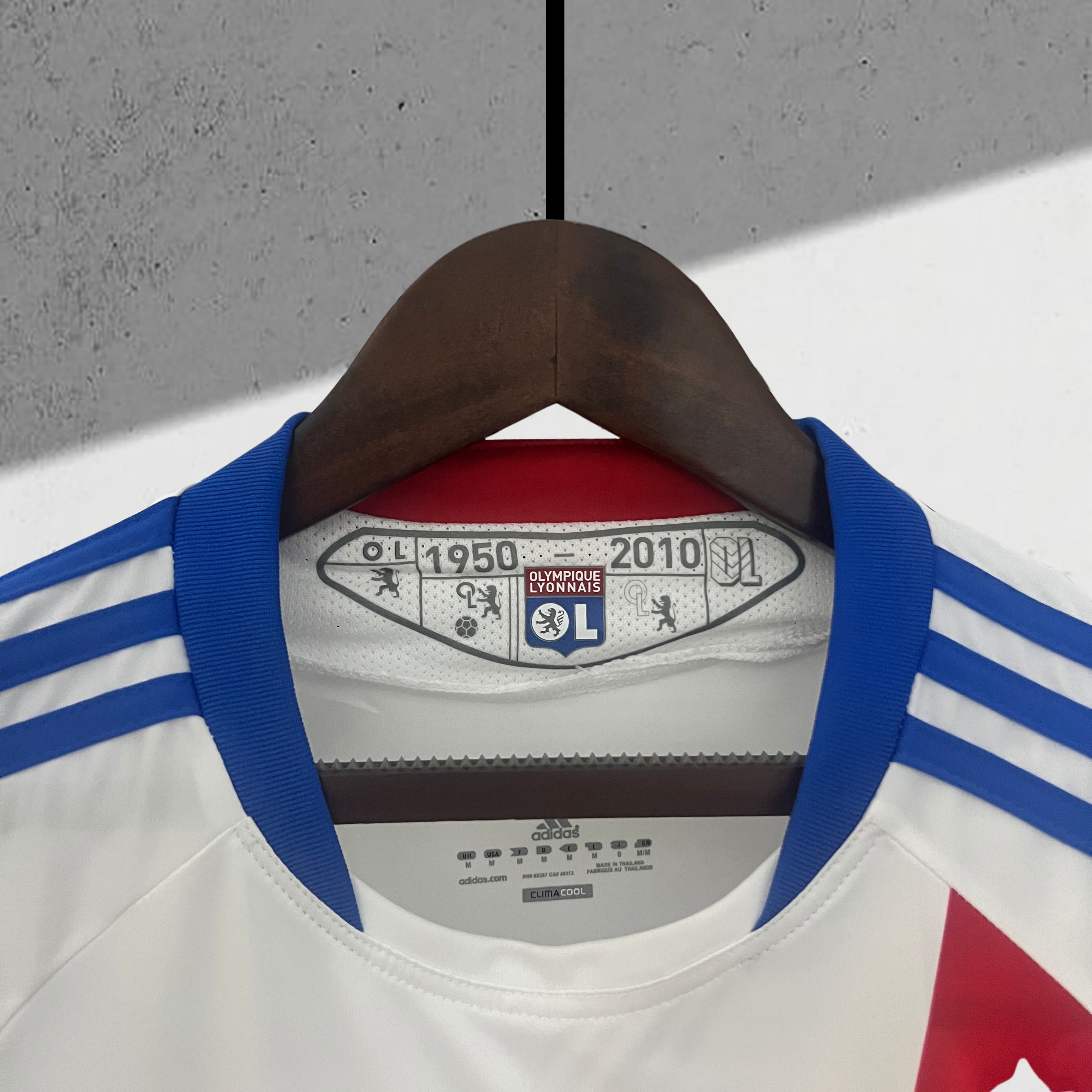 Olympique Lyonnais 2010–2011 Hjemmedrakt