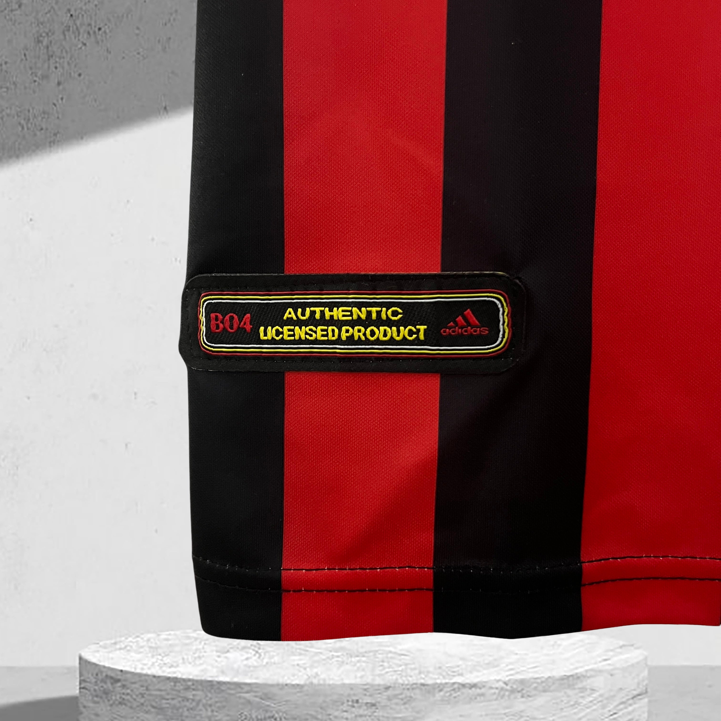 Bayer 04 Leverkusen 2001–2002 Hjemmedrakt