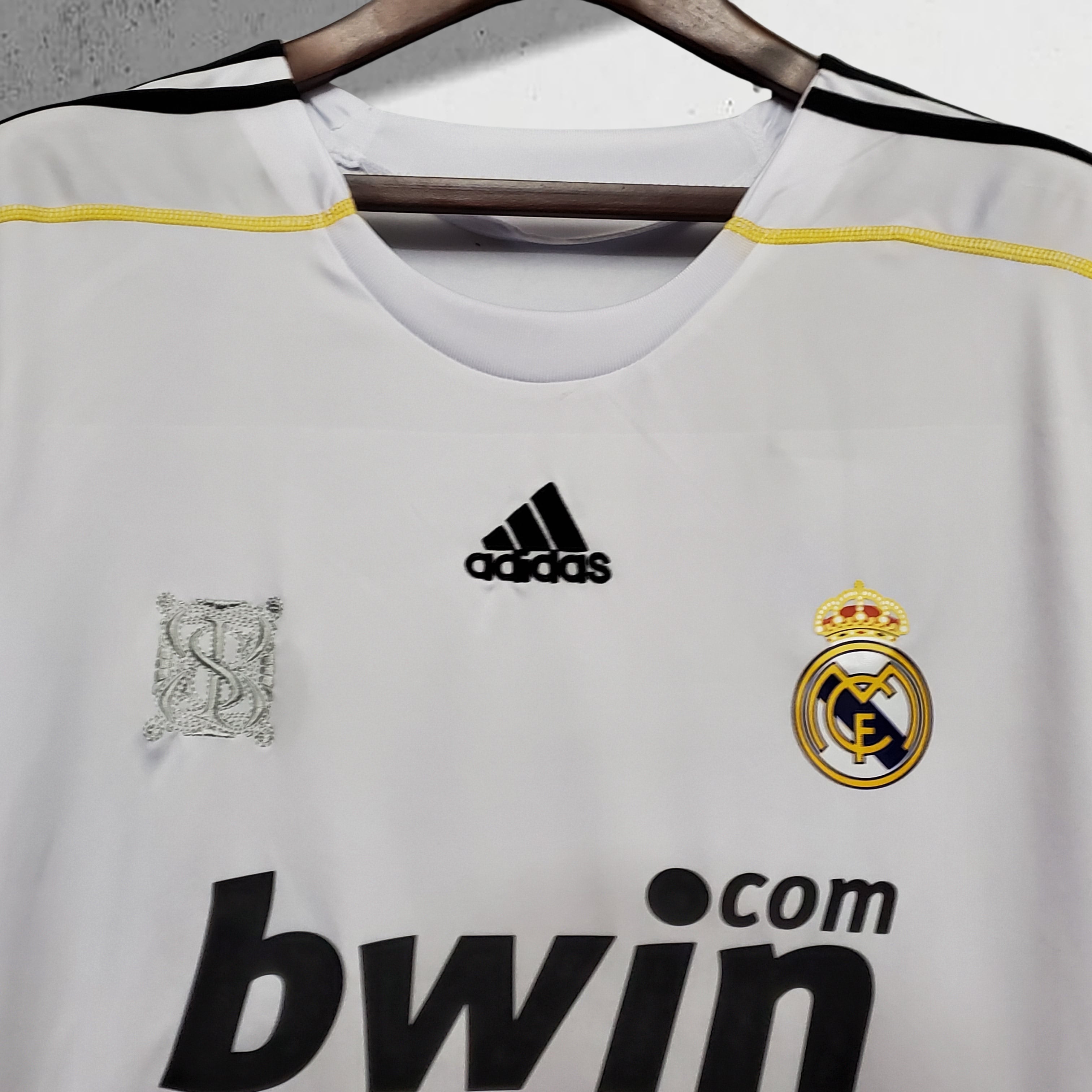 Real Madrid 2009–2010 Hjemmedrakt