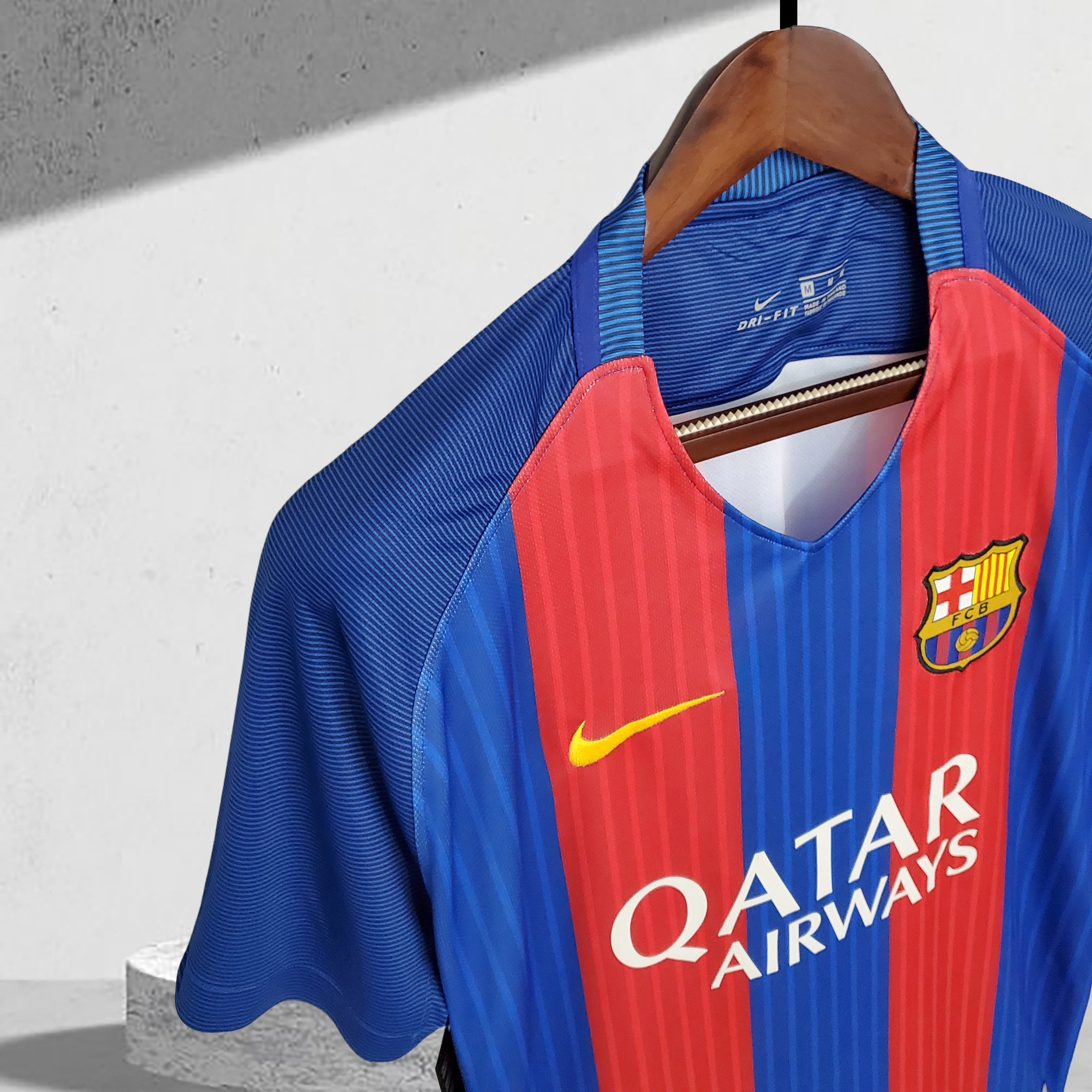 Barcelona 2016–2017 Hjemmedrakt