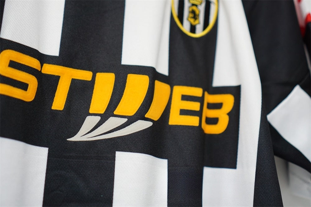 Juventus 2001–2002 Hjemmedrakt