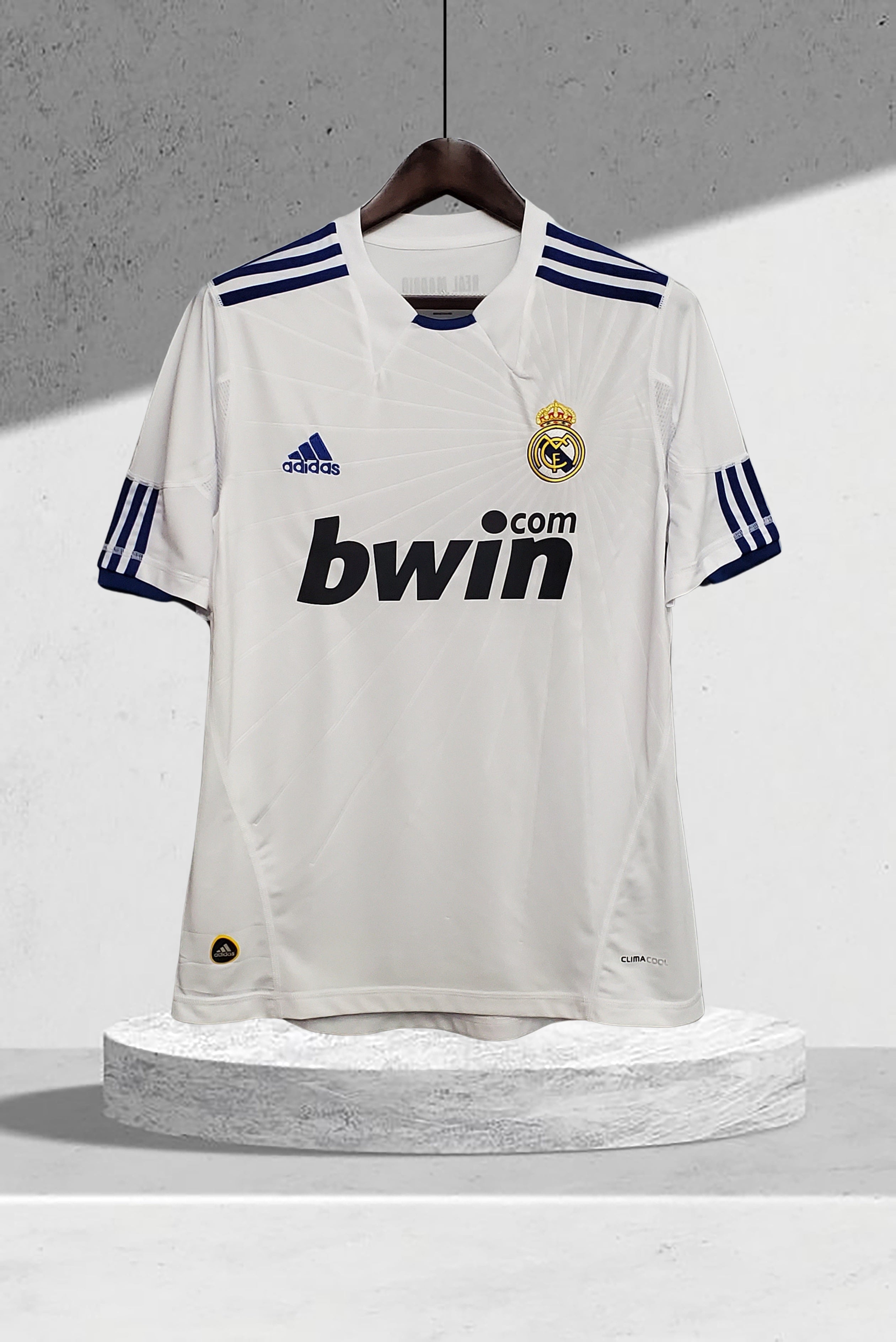 Real Madrid 2010–2011 Hjemmedrakt