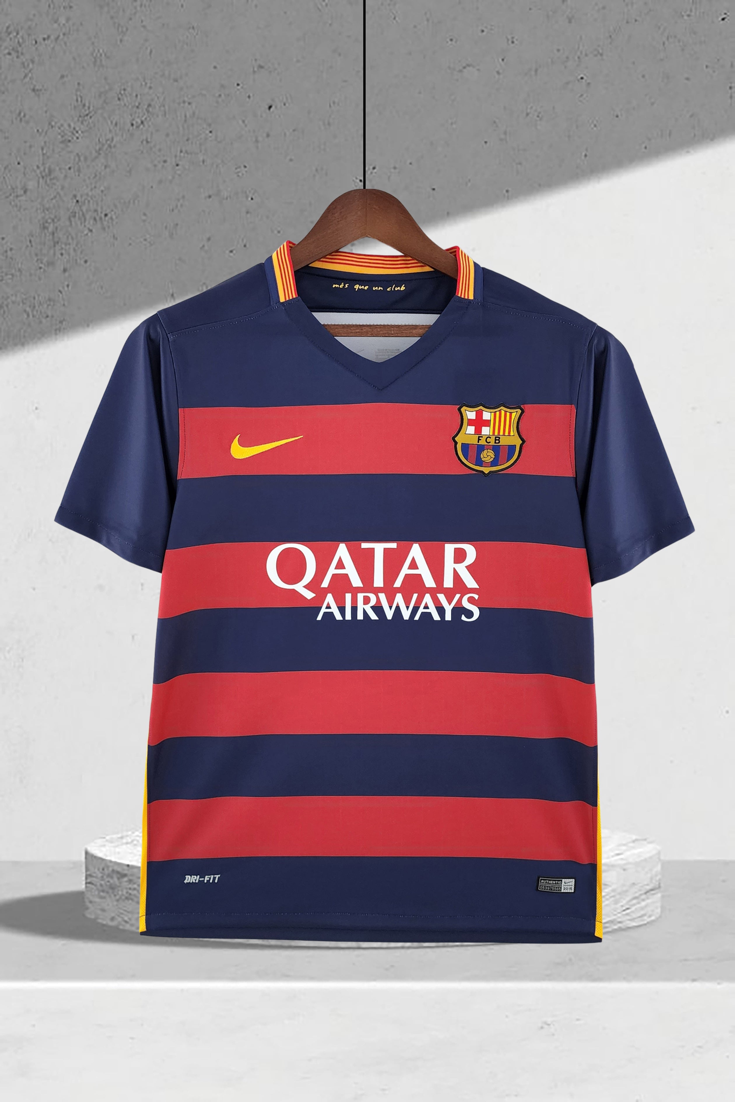 Barcelona 2015–2016 Hjemmedrakt