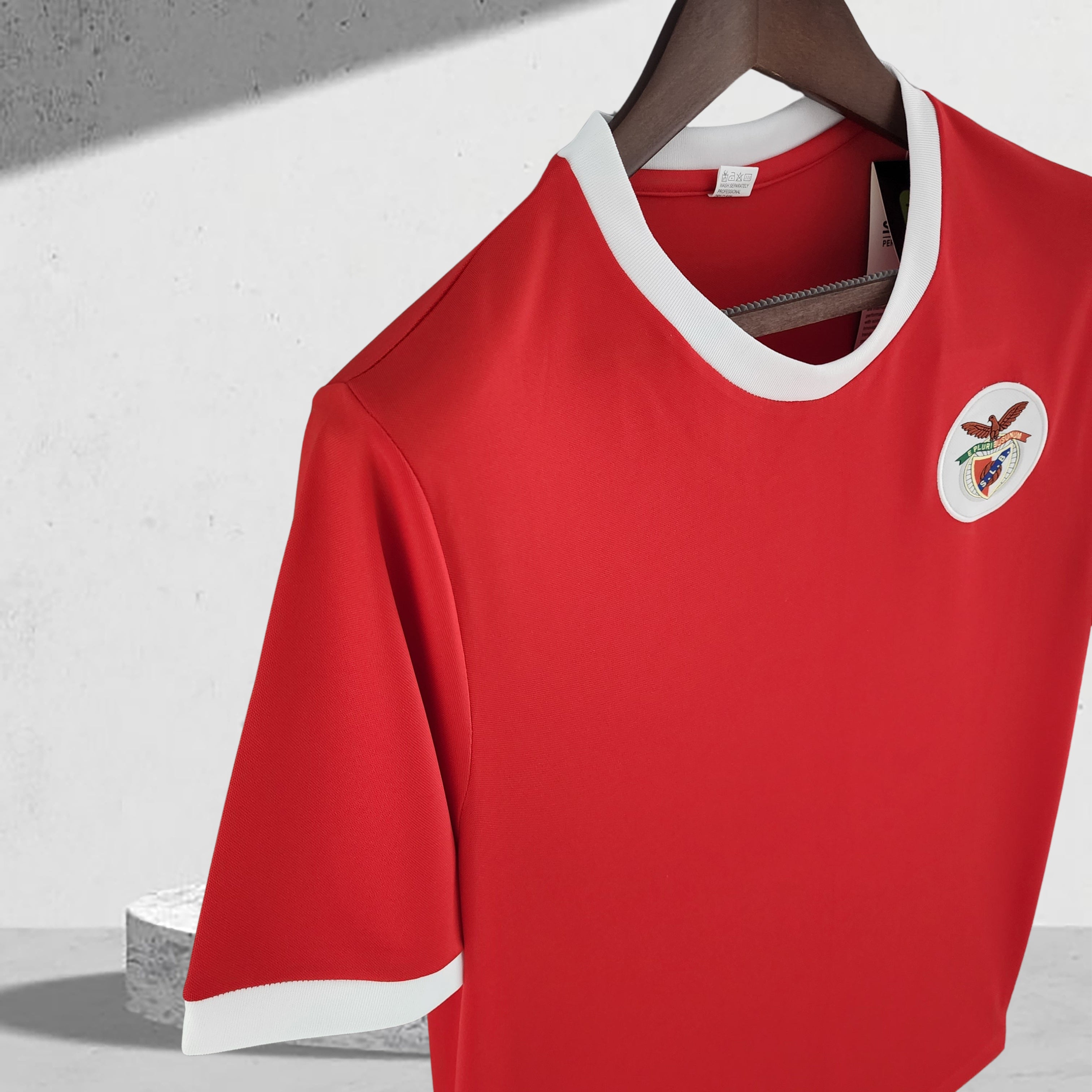 Benfica 1973–1974 Hjemmedrakt