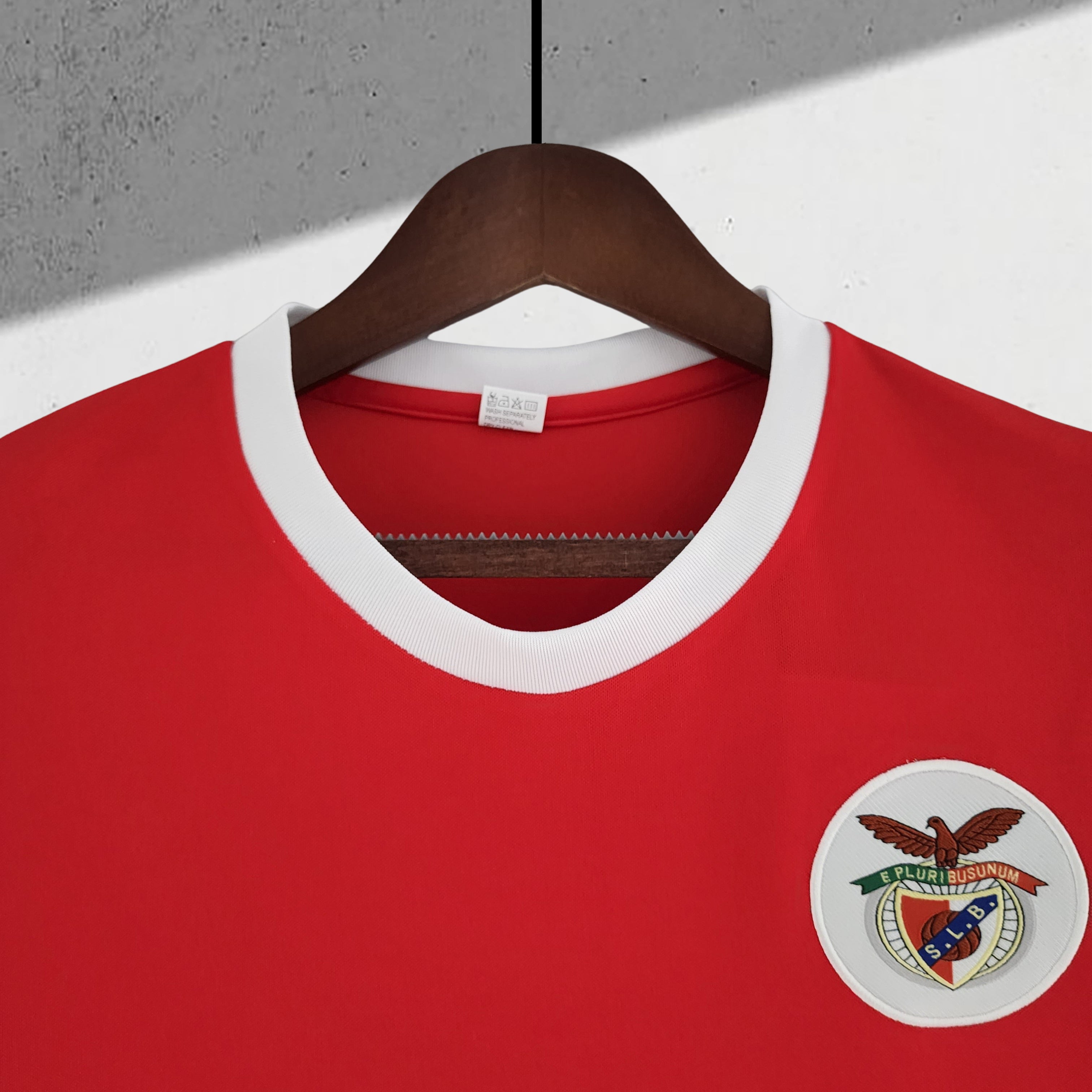 Benfica 1973–1974 Hjemmedrakt